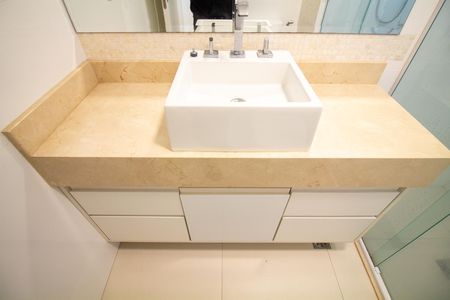 Apartamento para alugar com 130m², 3 quartos e 2 vagas Apartamento para alugar com 130m², 3 quartos e 2 vagasBanheiro da Suíte
