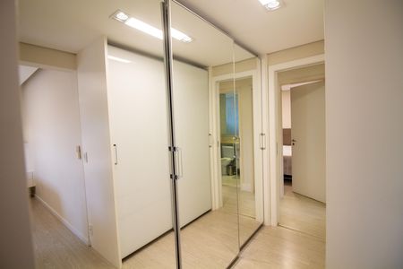 Apartamento para alugar com 130m², 3 quartos e 2 vagas Apartamento para alugar com 130m², 3 quartos e 2 vagasCloset da Suíte