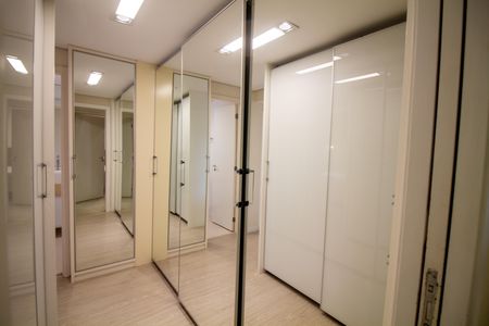 Apartamento para alugar com 130m², 3 quartos e 2 vagas Apartamento para alugar com 130m², 3 quartos e 2 vagasCloset da Suíte