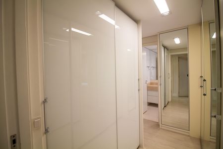 Apartamento para alugar com 130m², 3 quartos e 2 vagas Apartamento para alugar com 130m², 3 quartos e 2 vagasCloset da Suíte