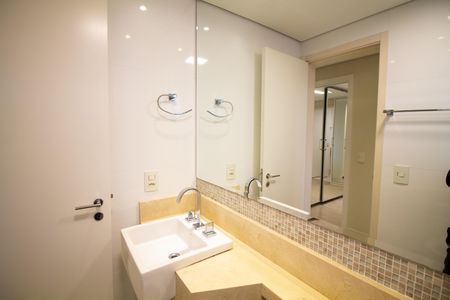 Apartamento para alugar com 130m², 3 quartos e 2 vagas Apartamento para alugar com 130m², 3 quartos e 2 vagasBanheiro