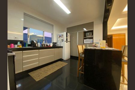 Apartamento à venda com 129m², 3 quartos e 3 vagas Apartamento à venda com 129m², 3 quartos e 3 vagasCozinha