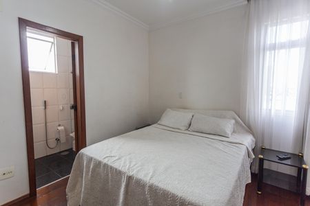 Apartamento à venda com 174m², 3 quartos e 2 vagas Apartamento à venda com 174m², 3 quartos e 2 vagasSuíte