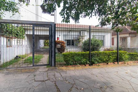 Casa à venda com 99m², 2 quartos e 2 vagasFachada