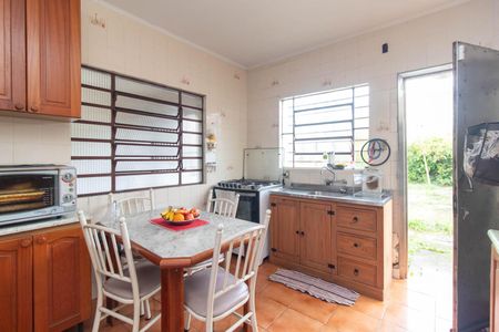 Casa à venda com 99m², 2 quartos e 2 vagasCozinha