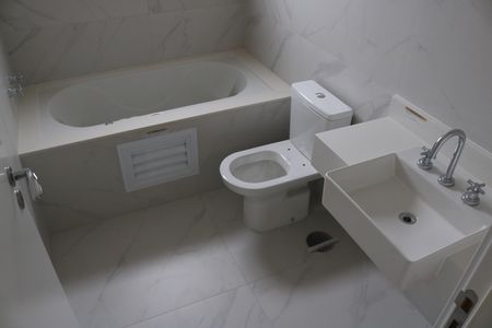 Apartamento à venda com 222m², 4 quartos e 5 vagasBanheiro 1