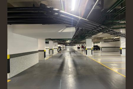 Apartamento à venda com 222m², 4 quartos e 5 vagas Apartamento à venda com 222m², 4 quartos e 5 vagasGaragem
