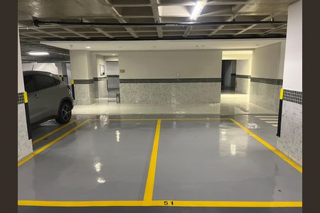 Apartamento à venda com 222m², 4 quartos e 5 vagas Apartamento à venda com 222m², 4 quartos e 5 vagasGaragem