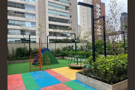 Apartamento à venda com 222m², 4 quartos e 5 vagas Apartamento à venda com 222m², 4 quartos e 5 vagasÁrea comum - Playground