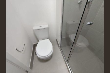 Banheiro de apartamento para alugar com 1 quarto, 27m² em Passo d’Areia, Porto Alegre