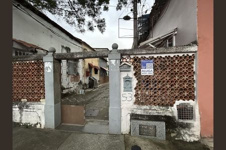 Casa para alugar com 42m², 2 quartos e sem vagaFachada + placa