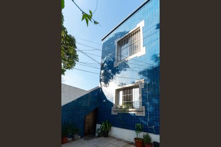 Fachada de casa à venda com 4 quartos, 180m² em Vila Ipojuca, São Paulo