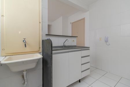 Cozinha e Área de Serviço de apartamento para alugar com 2 quartos, 52m² em São João Batista, Belo Horizonte