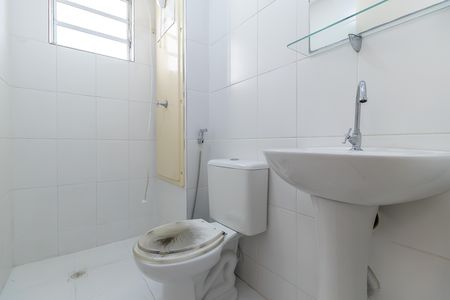Banheiro de apartamento para alugar com 2 quartos, 52m² em São João Batista, Belo Horizonte