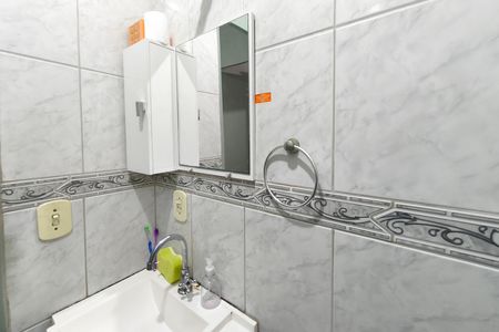 Casa de condomínio à venda com 63m², 2 quartos e 1 vaga Casa de condomínio à venda com 63m², 2 quartos e 1 vagaBanheiro