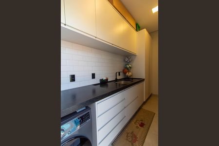 Casa de condomínio à venda com 214m², 3 quartos e 4 vagas Casa de condomínio à venda com 214m², 3 quartos e 4 vagas LAVANDERIA