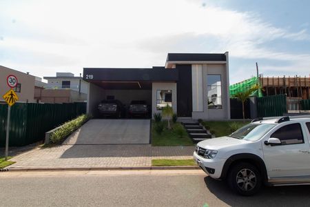 Casa de condomínio à venda com 214m², 3 quartos e 4 vagas Casa de condomínio à venda com 214m², 3 quartos e 4 vagasFACHADA