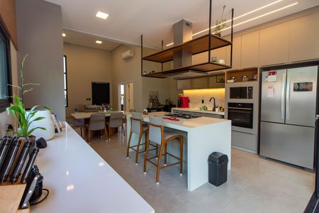 Casa de condomínio à venda com 214m², 3 quartos e 4 vagas Casa de condomínio à venda com 214m², 3 quartos e 4 vagasCOZINHA