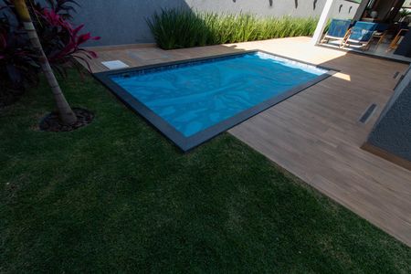 Casa de condomínio à venda com 214m², 3 quartos e 4 vagas Casa de condomínio à venda com 214m², 3 quartos e 4 vagasÁREA EXTERNA FUNDOS PISCINA