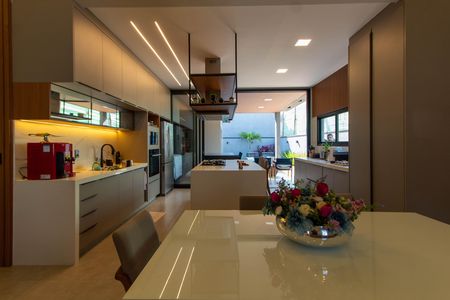 Casa de condomínio à venda com 214m², 3 quartos e 4 vagas Casa de condomínio à venda com 214m², 3 quartos e 4 vagasCOZINHA