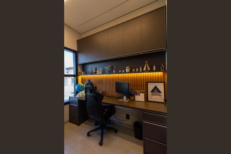 Casa de condomínio à venda com 214m², 3 quartos e 4 vagas Casa de condomínio à venda com 214m², 3 quartos e 4 vagasESCRITÓRIO