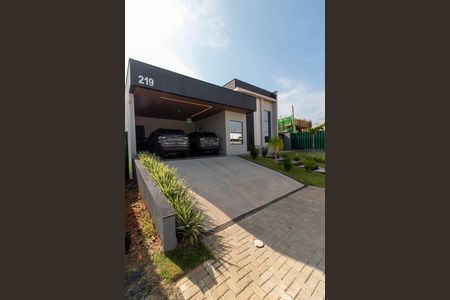 Casa de condomínio à venda com 214m², 3 quartos e 4 vagas Casa de condomínio à venda com 214m², 3 quartos e 4 vagasFACHADA