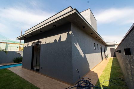 Casa de condomínio à venda com 214m², 3 quartos e 4 vagas Casa de condomínio à venda com 214m², 3 quartos e 4 vagasÁREA EXTERNA FUNDOS