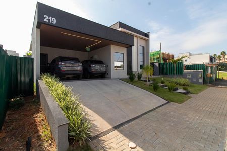 Casa de condomínio à venda com 214m², 3 quartos e 4 vagas Casa de condomínio à venda com 214m², 3 quartos e 4 vagasFACHADA