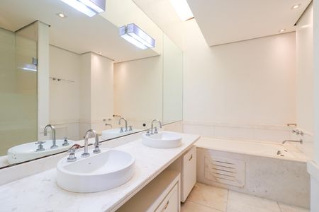 Casa de condomínio para alugar com 452m², 4 quartos e 2 vagas