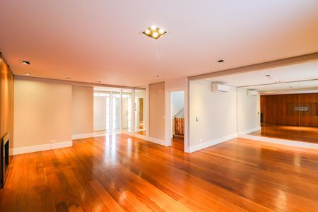 Casa de condomínio para alugar com 452m², 4 quartos e 2 vagas