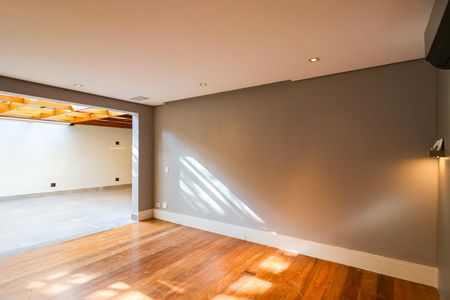 Casa de condomínio para alugar com 452m², 4 quartos e 2 vagas