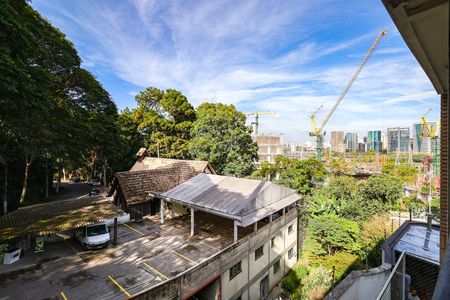 Casa de condomínio para alugar com 452m², 4 quartos e 2 vagas