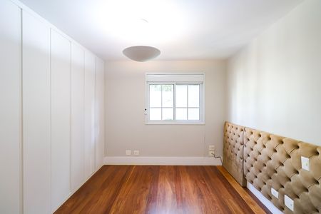 Casa de condomínio para alugar com 452m², 4 quartos e 2 vagas