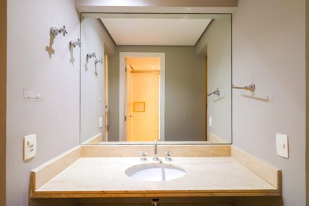 Casa de condomínio para alugar com 452m², 4 quartos e 2 vagas