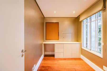 Casa de condomínio para alugar com 452m², 4 quartos e 2 vagas