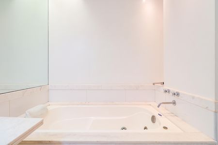 Casa de condomínio para alugar com 452m², 4 quartos e 2 vagas