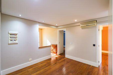 Casa de condomínio para alugar com 452m², 4 quartos e 2 vagas