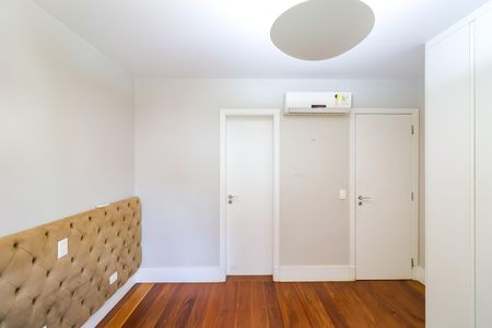 Casa de condomínio para alugar com 452m², 4 quartos e 2 vagas