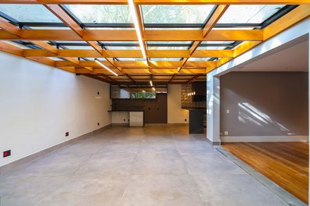 Casa de condomínio para alugar com 452m², 4 quartos e 2 vagas