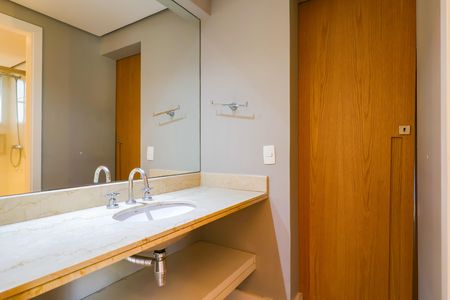 Casa de condomínio para alugar com 452m², 4 quartos e 2 vagas