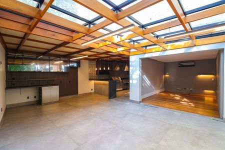 Casa de condomínio para alugar com 452m², 4 quartos e 2 vagas