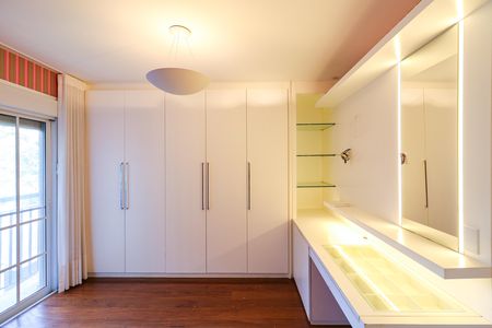 Casa de condomínio para alugar com 452m², 4 quartos e 2 vagas