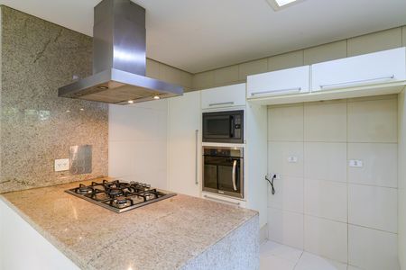 Casa de condomínio para alugar com 452m², 4 quartos e 2 vagas