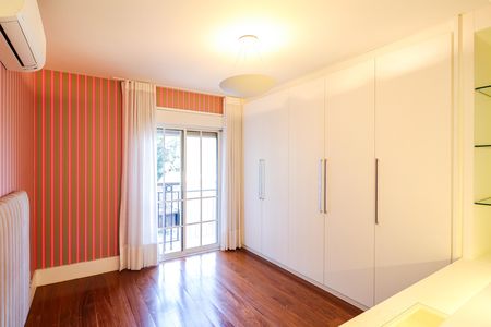 Casa de condomínio para alugar com 452m², 4 quartos e 2 vagas