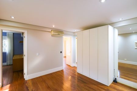 Casa de condomínio para alugar com 452m², 4 quartos e 2 vagas