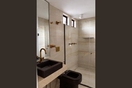 Banheiro de kitnet/studio para alugar com 1 quarto, 40m² em Funcionários, Belo Horizonte