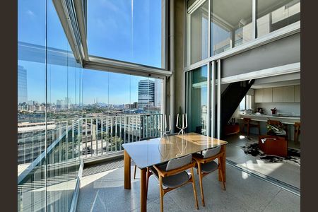 Apartamento à venda com 80m², 1 quarto e 1 vaga Apartamento à venda com 80m², 1 quarto e 1 vagaVaranda