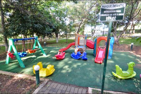 Apartamento para alugar com 42m², 2 quartos e 1 vaga Apartamento para alugar com 42m², 2 quartos e 1 vagaÁrea comum - Playground