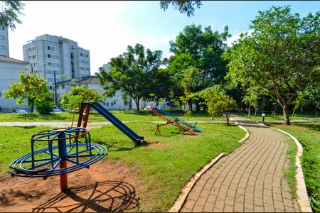 Apartamento para alugar com 42m², 2 quartos e 1 vaga Apartamento para alugar com 42m², 2 quartos e 1 vagaÁrea comum - Playground