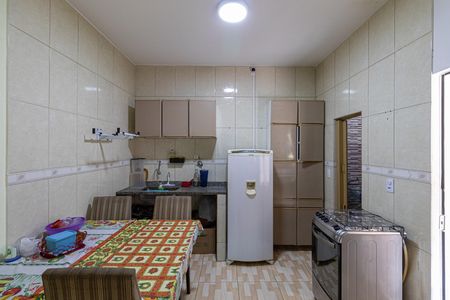 Casa à venda com 240m², 3 quartos e 1 vaga Casa à venda com 240m², 3 quartos e 1 vagaSala e Cozinha